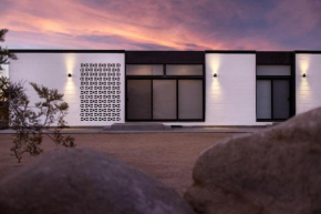Neutra Home Joshua Tree Luxury Retreat Pool and Spa